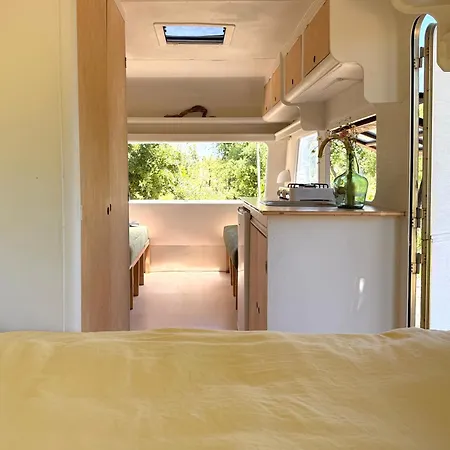 Chic Vintage Caravan Retreat, Just 20 Mins To The